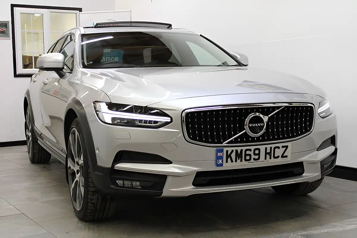 Used 2019 Volvo V90 Cross Country Plus Silver - Interior and Exterior details 7