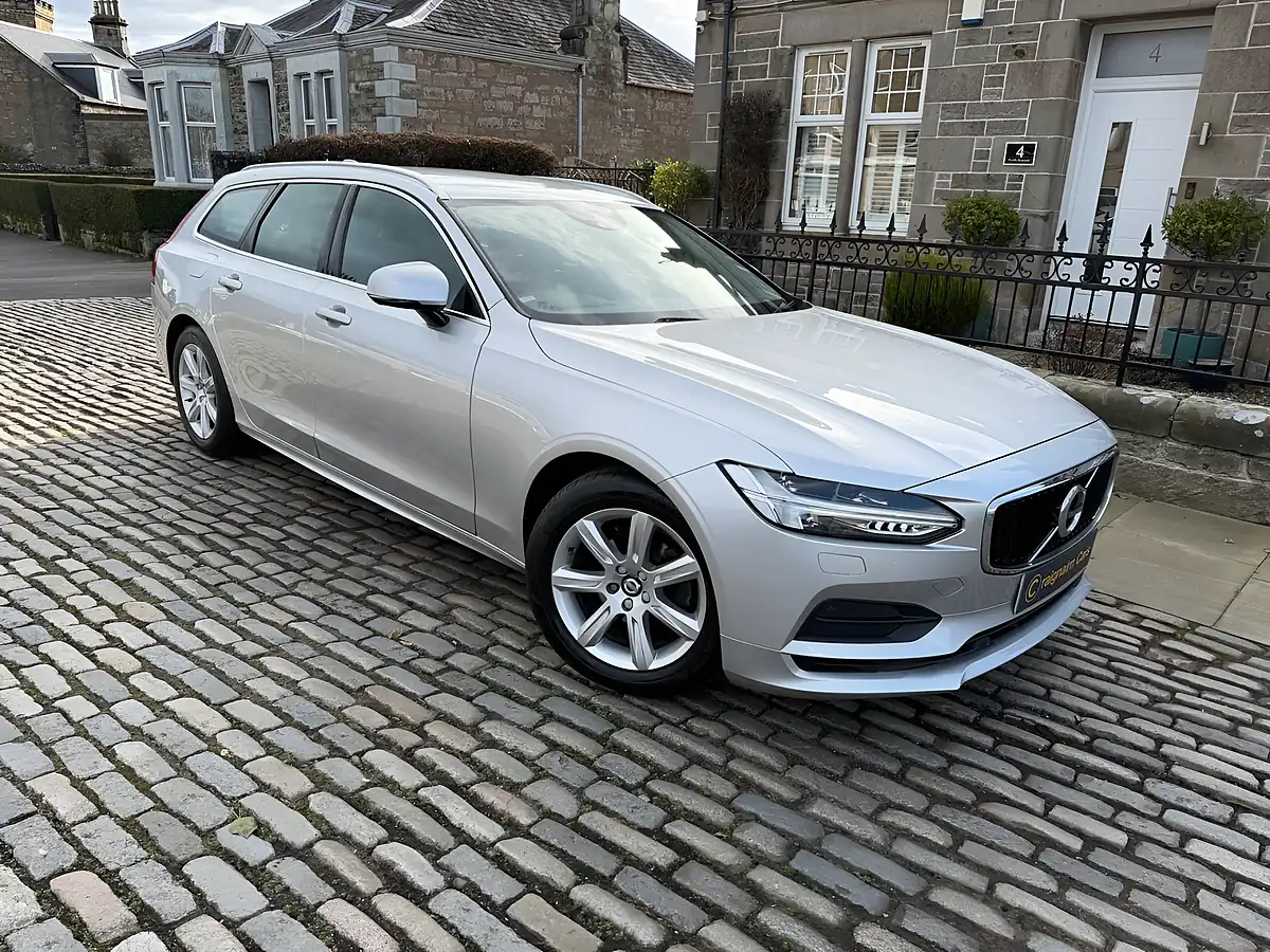 Used 2019 Volvo V90 Momentum Bright Silver - Front View