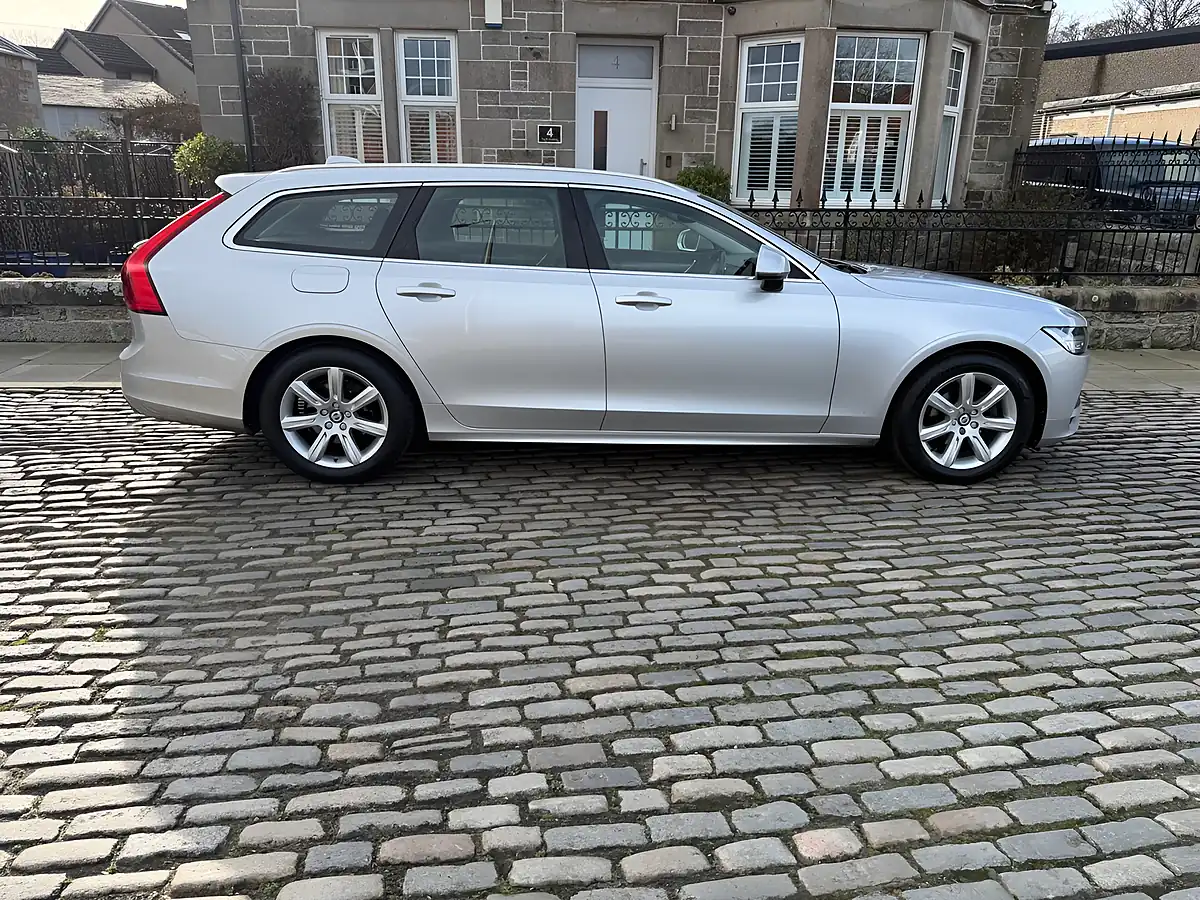 Used 2019 Volvo V90 Momentum Bright Silver - Interior and Exterior details 11