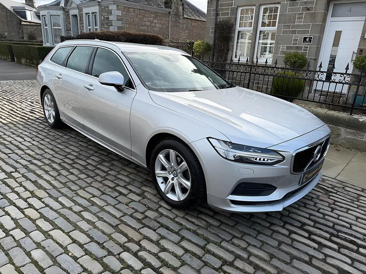 Used 2019 Volvo V90 Momentum Bright Silver - Interior and Exterior details 14