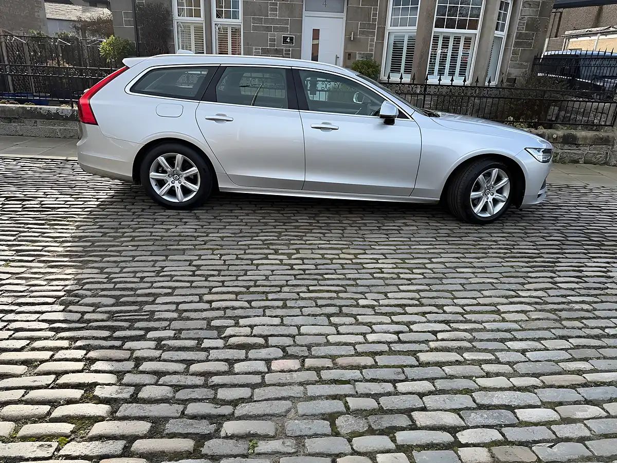 Used 2019 Volvo V90 Momentum Bright Silver - Interior and Exterior details 17