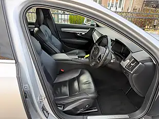 Used 2019 Volvo V90 Momentum Bright Silver - Interior and Exterior details 2