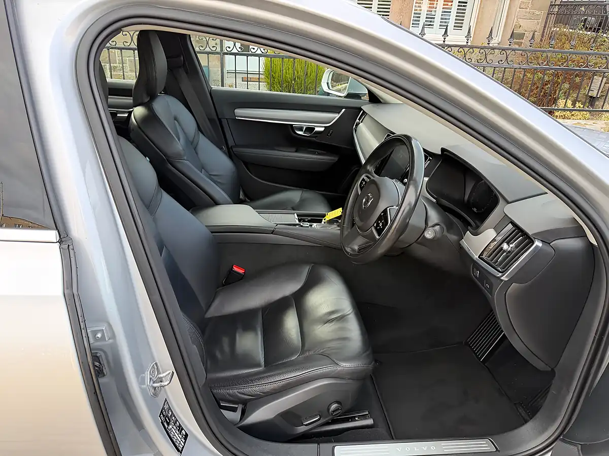 Used 2019 Volvo V90 Momentum Bright Silver - Interior and Exterior details 2