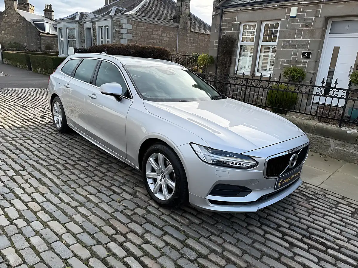 Used 2019 Volvo V90 Momentum Bright Silver - Interior and Exterior details 4