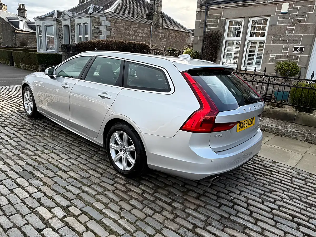 Used 2019 Volvo V90 Momentum Bright Silver - Interior and Exterior details 5