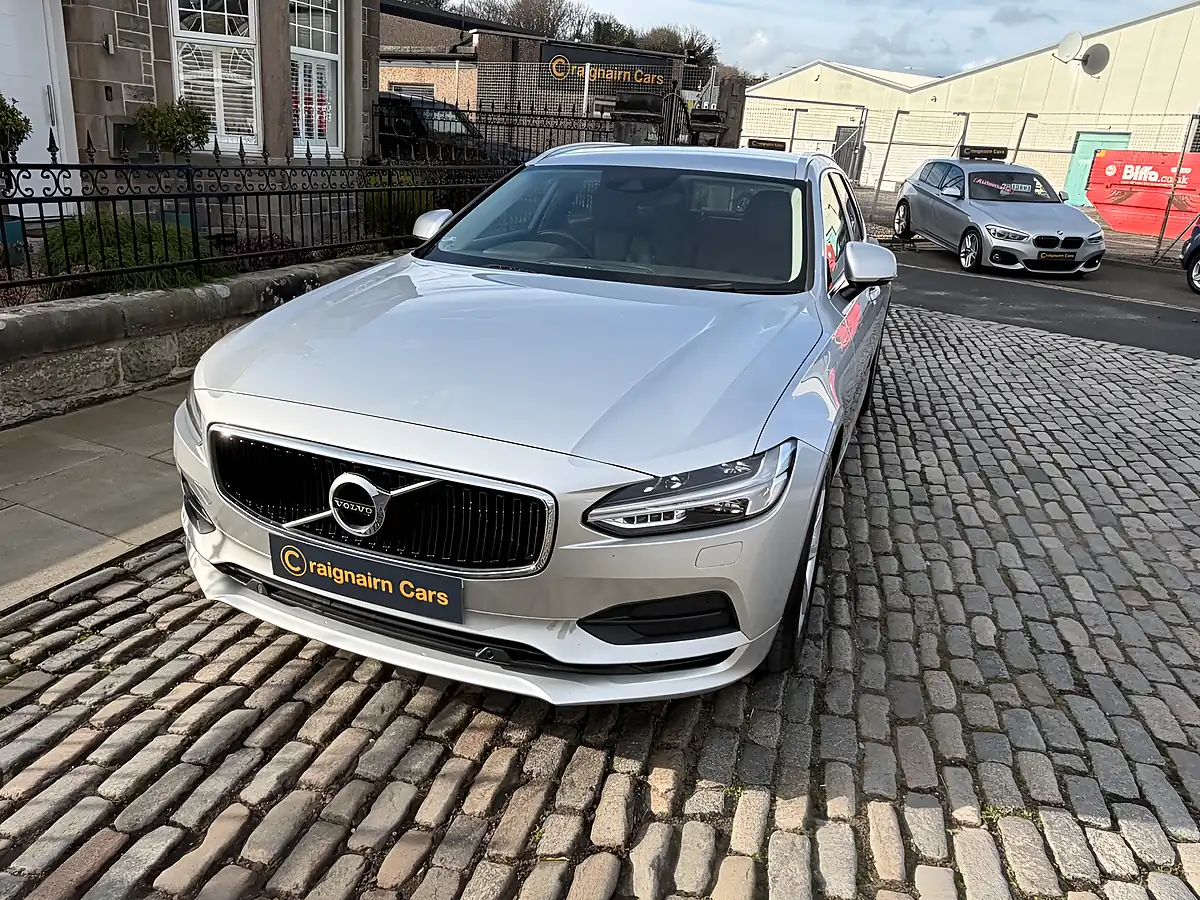 Used 2019 Volvo V90 Momentum Bright Silver - Interior and Exterior details 6
