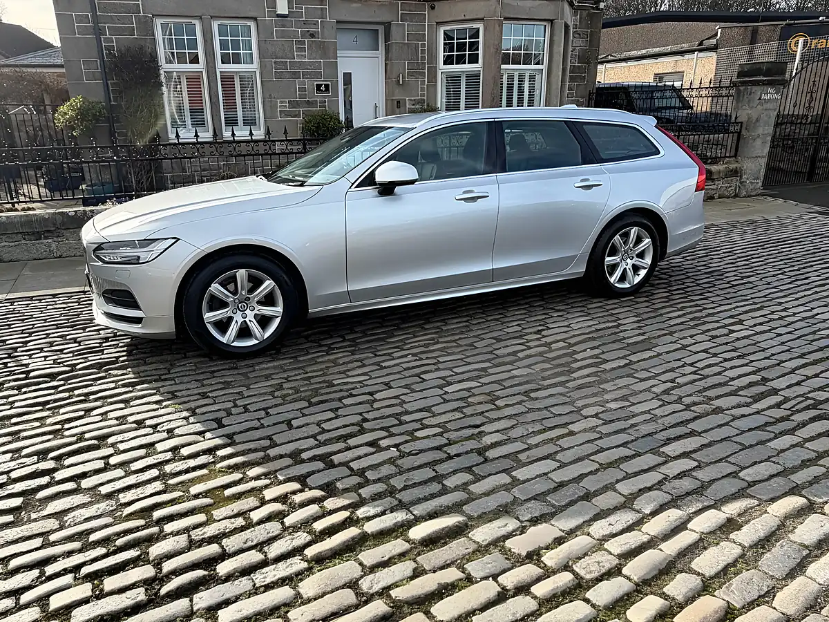 Used 2019 Volvo V90 Momentum Bright Silver - Interior and Exterior details 8