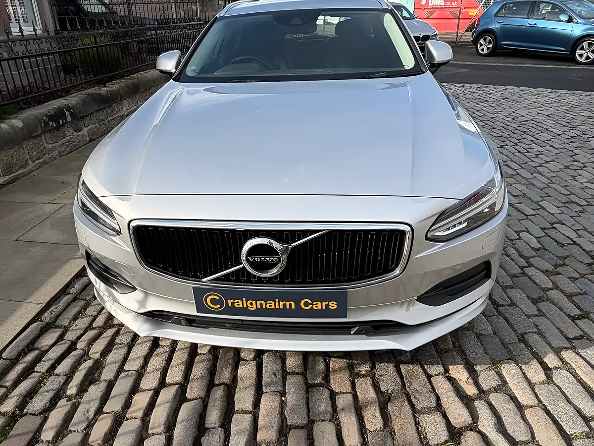 Used 2019 Volvo V90 Momentum Bright Silver - Interior and Exterior details 9