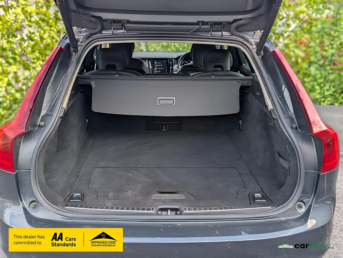 Used 2019 Volvo V90 Momentum Savile Grey - Interior and Exterior details 16