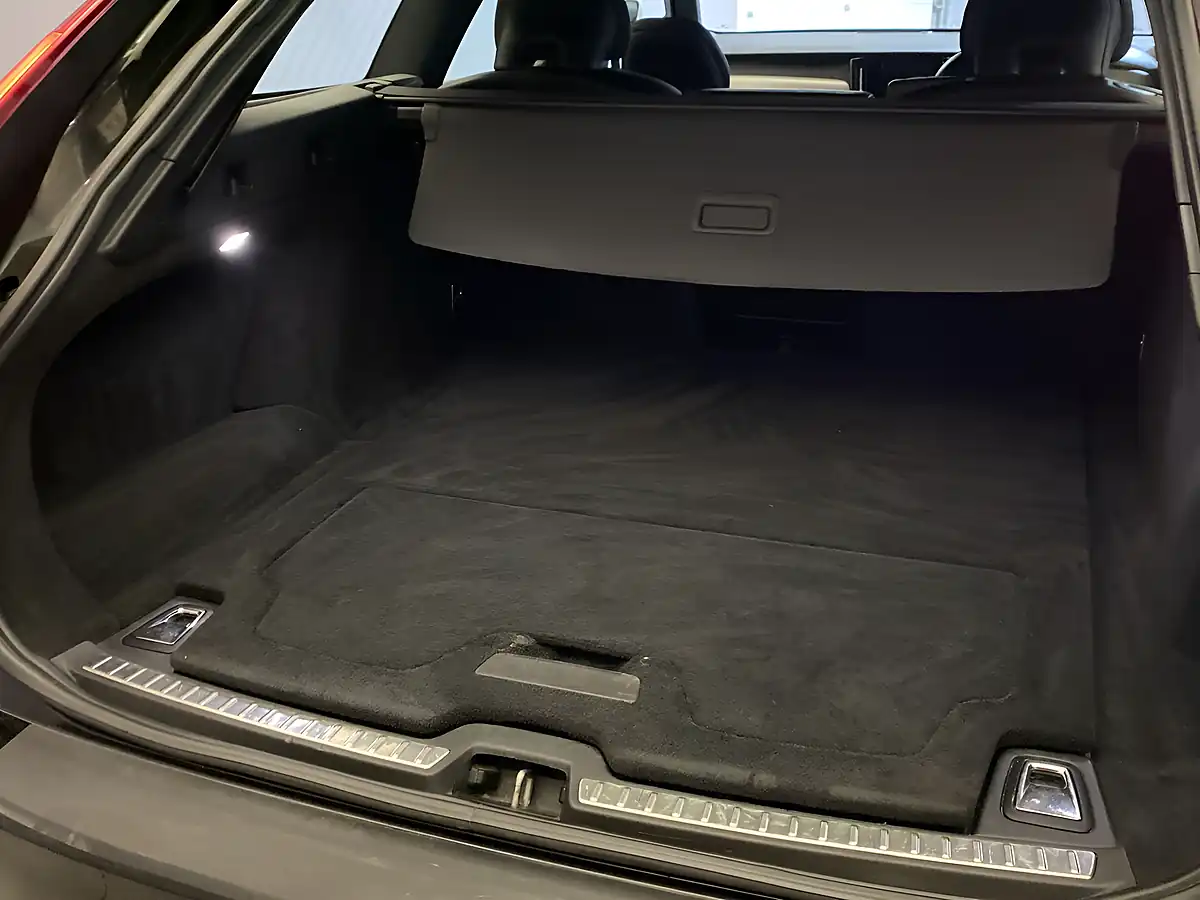 Used 2019 Volvo V90 R-Design Black - Interior and Exterior details 10