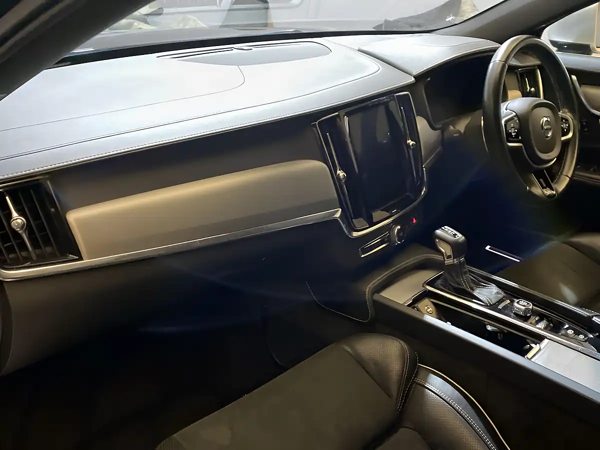 Used 2019 Volvo V90 R-Design Black - Interior and Exterior details 15