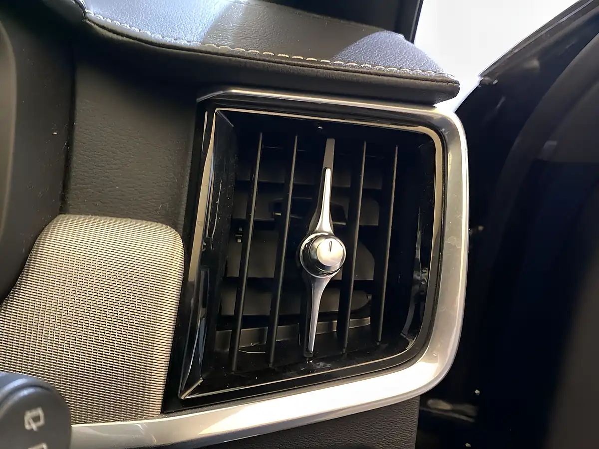 Used 2019 Volvo V90 R-Design Black - Interior and Exterior details 19