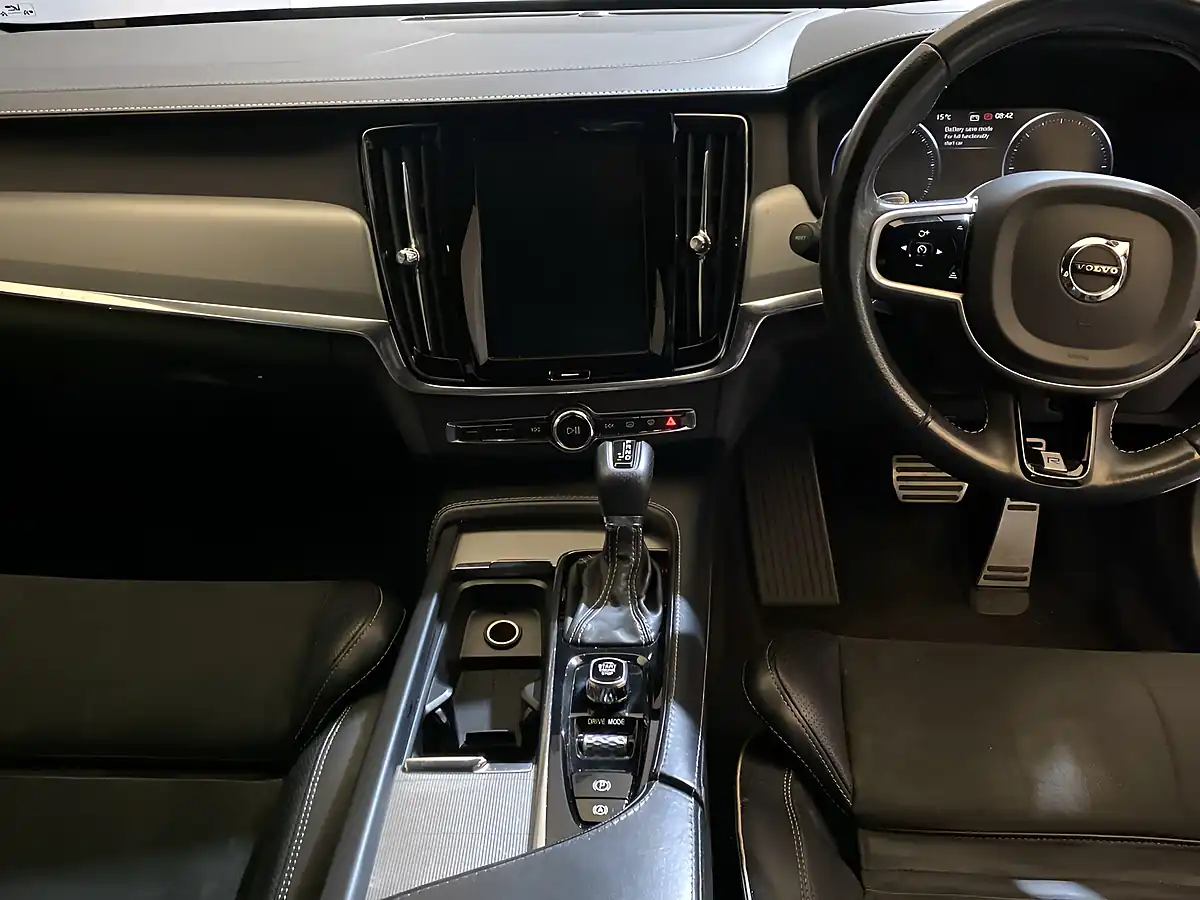 Used 2019 Volvo V90 R-Design Black - Interior and Exterior details 3
