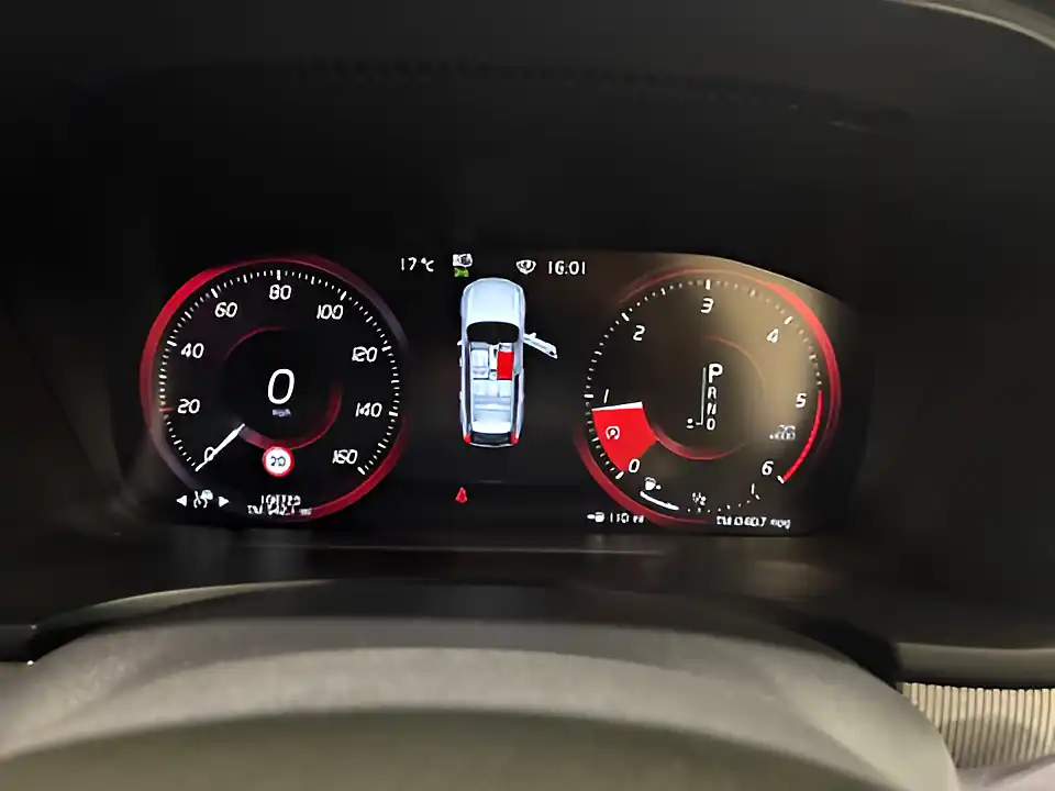 Used 2019 Volvo V90 R-Design Blue - Interior and Exterior details 16