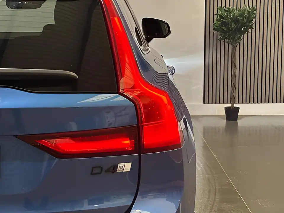 Used 2019 Volvo V90 R-Design Blue - Interior and Exterior details 17