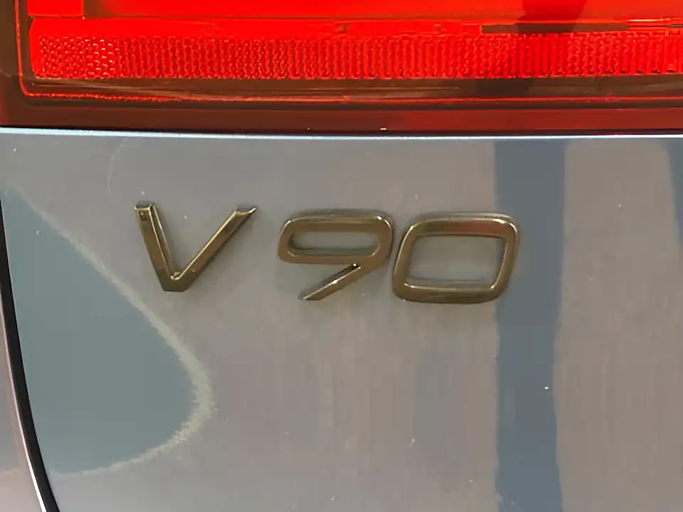 Used 2019 Volvo V90 R-Design Blue - Interior and Exterior details 18