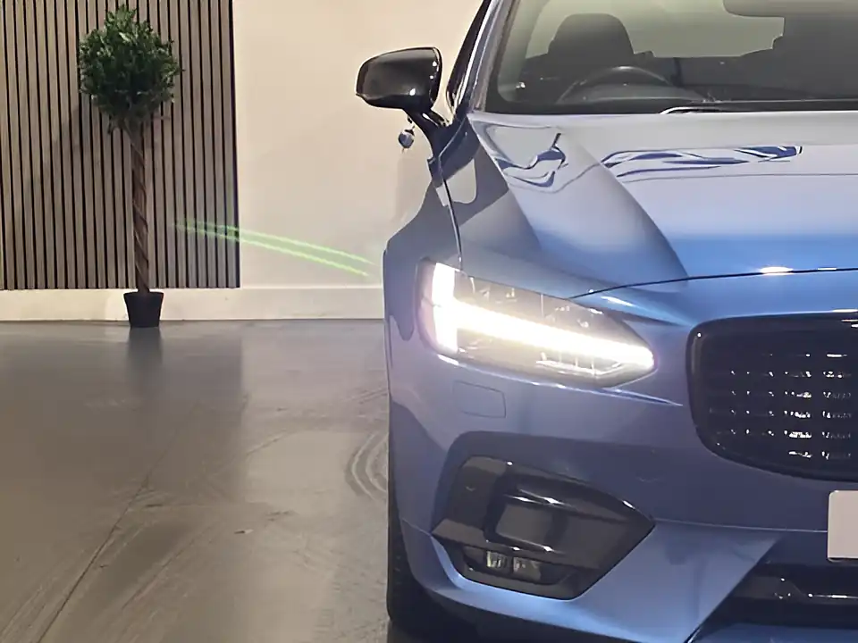 Used 2019 Volvo V90 R-Design Blue - Interior and Exterior details 19