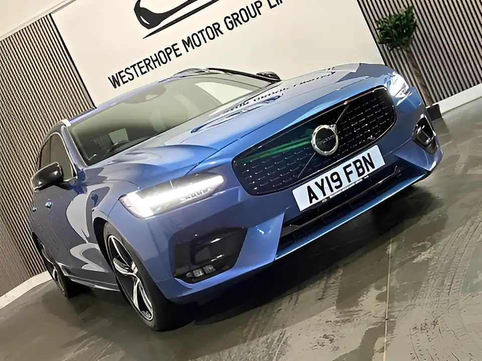 Used 2019 Volvo V90 R-Design Blue - Interior and Exterior details 8