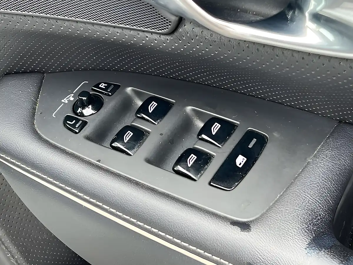 Used 2019 Volvo V90 R-Design Crystal White - Interior and Exterior details 17