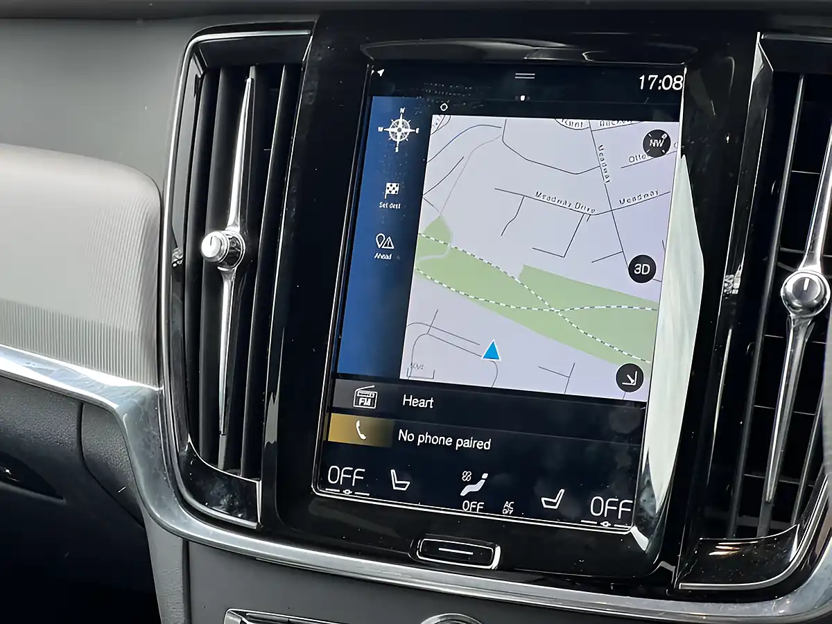 Used 2019 Volvo V90 R-Design Crystal White - Interior and Exterior details 18