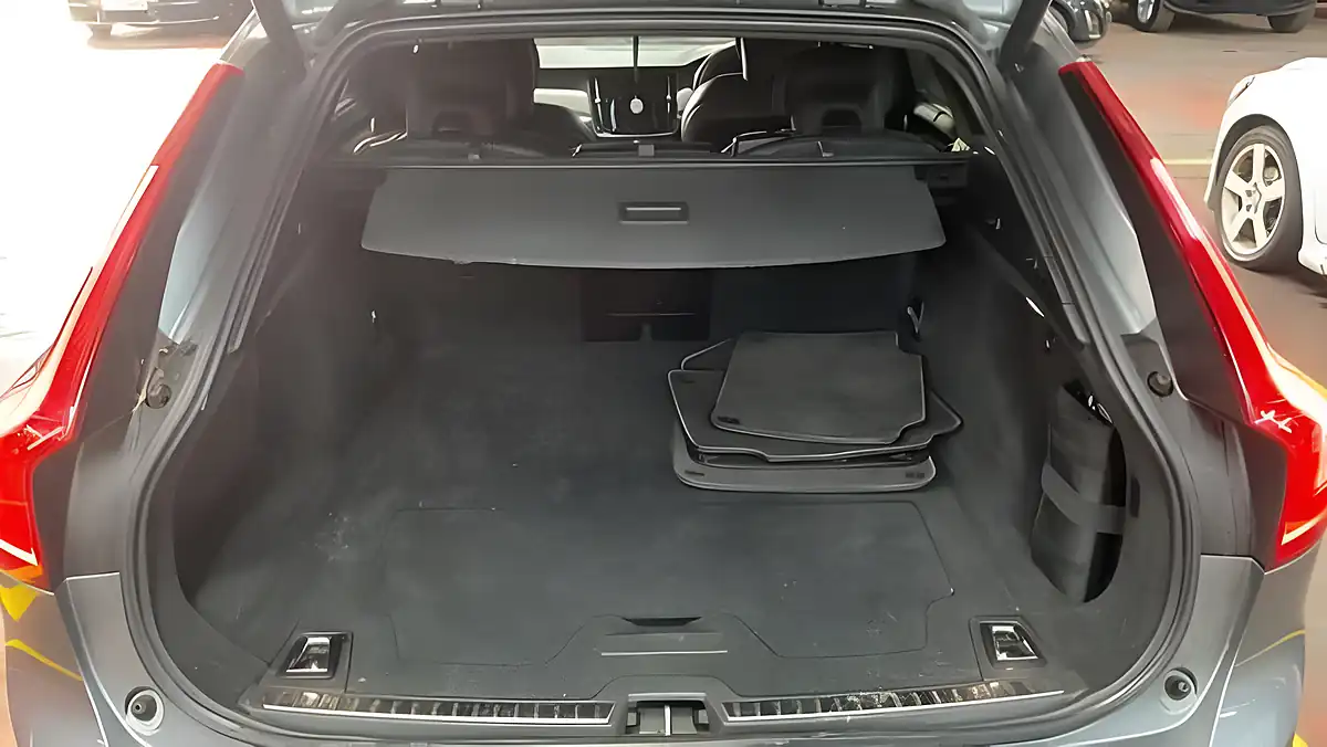 Used 2019 Volvo V90 R-Design Plus Grey - Interior and Exterior details 9