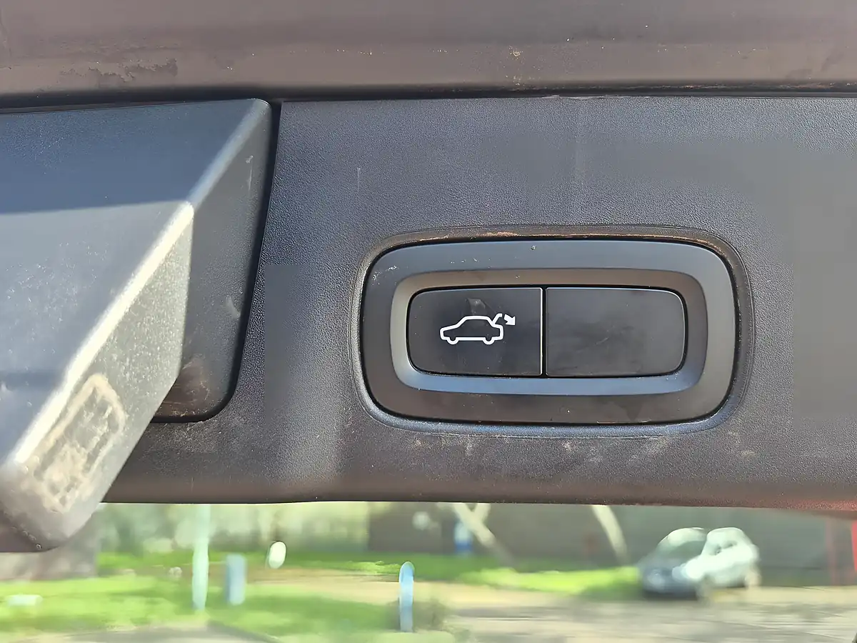 Used 2019 Volvo V90 R-Design Savile Grey - Interior and Exterior details 11