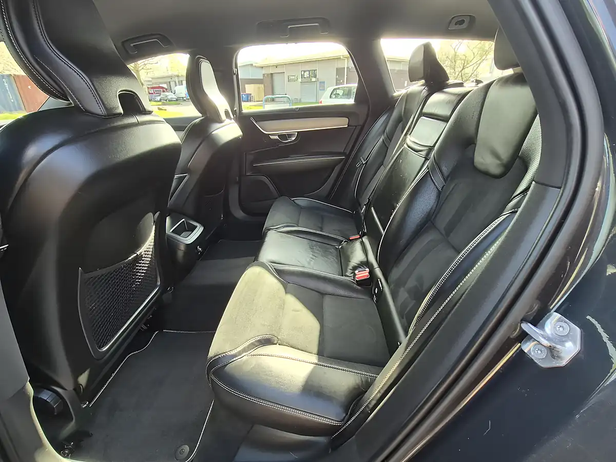 Used 2019 Volvo V90 R-Design Savile Grey - Interior and Exterior details 12