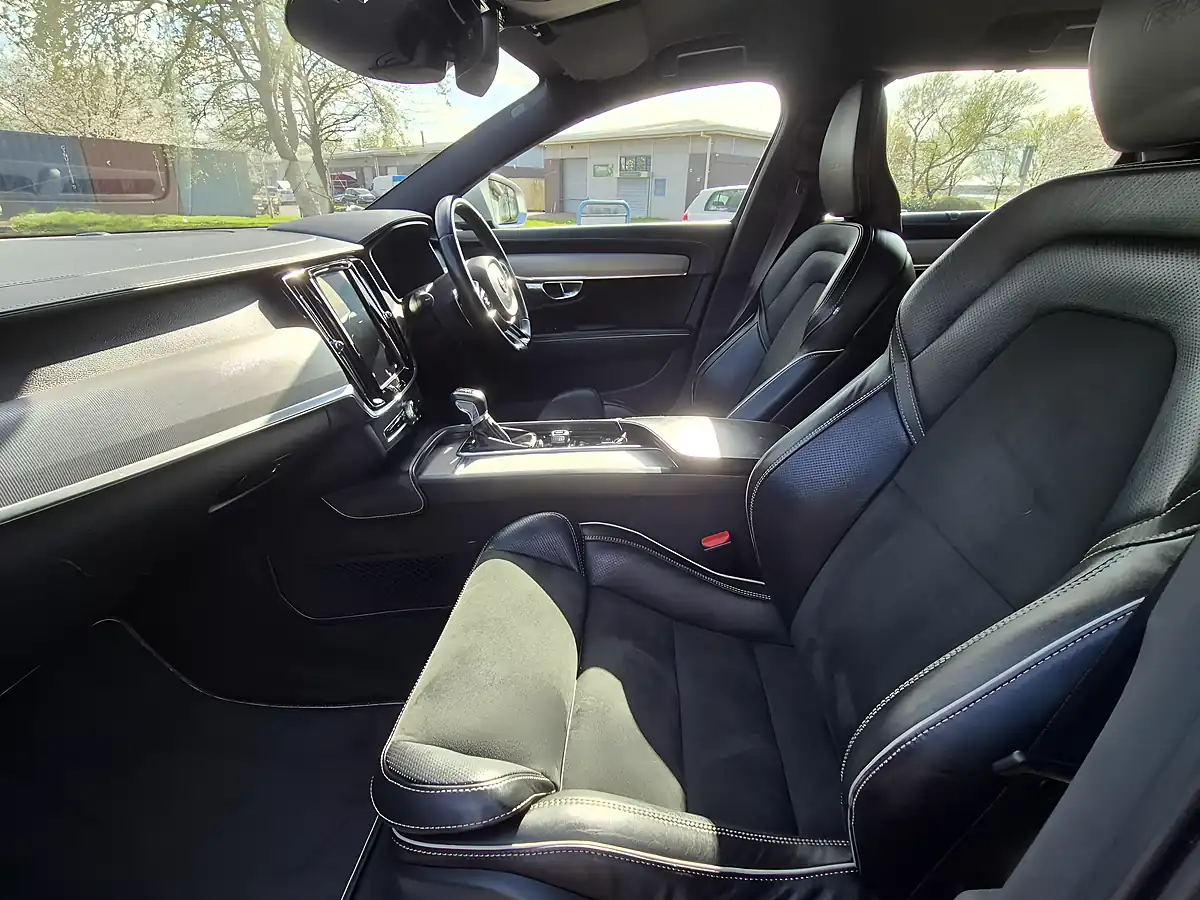 Used 2019 Volvo V90 R-Design Savile Grey - Interior and Exterior details 13