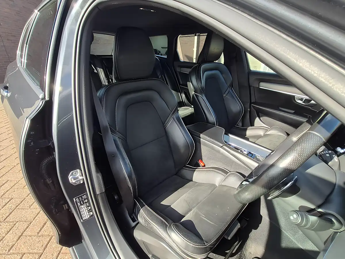 Used 2019 Volvo V90 R-Design Savile Grey - Interior and Exterior details 16