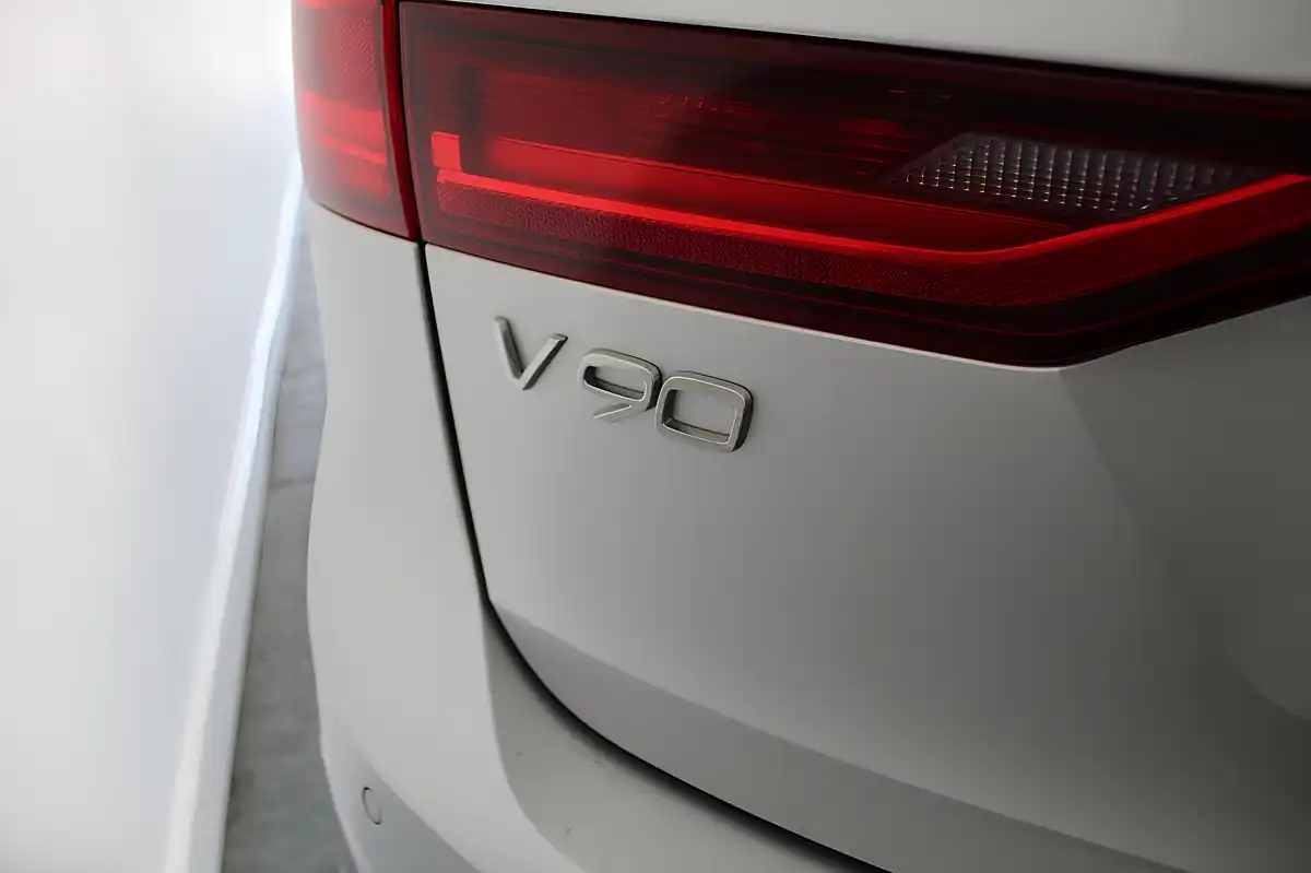 Used 2019 Volvo V90 R-Design Silver - Interior and Exterior details 11