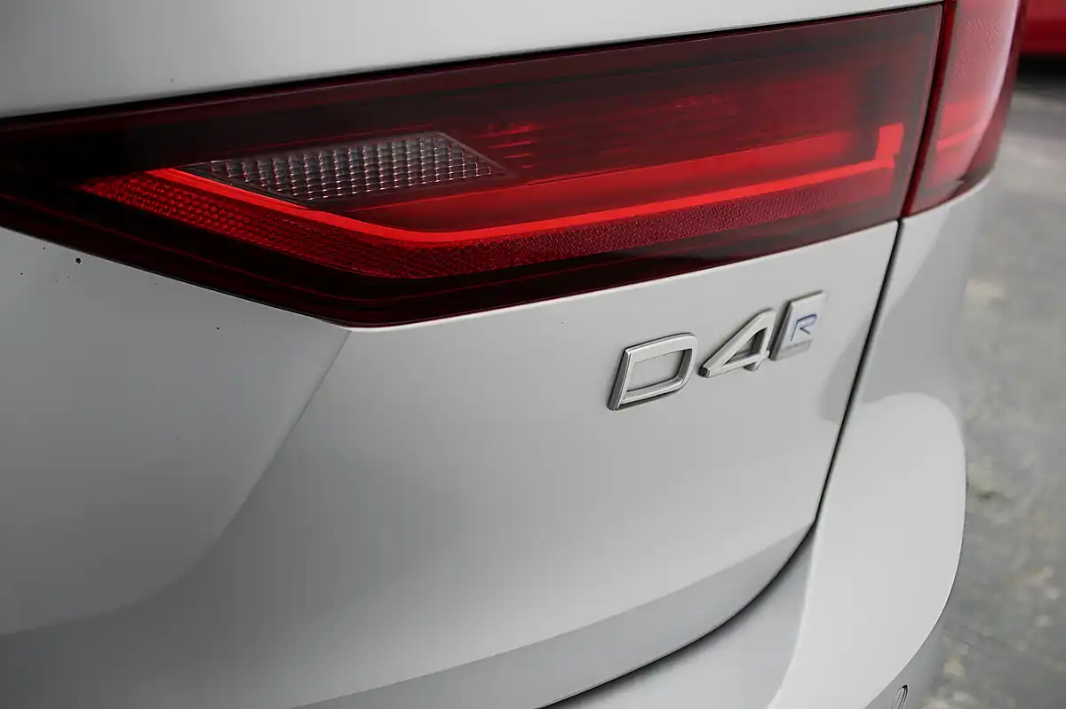 Used 2019 Volvo V90 R-Design Silver - Interior and Exterior details 12