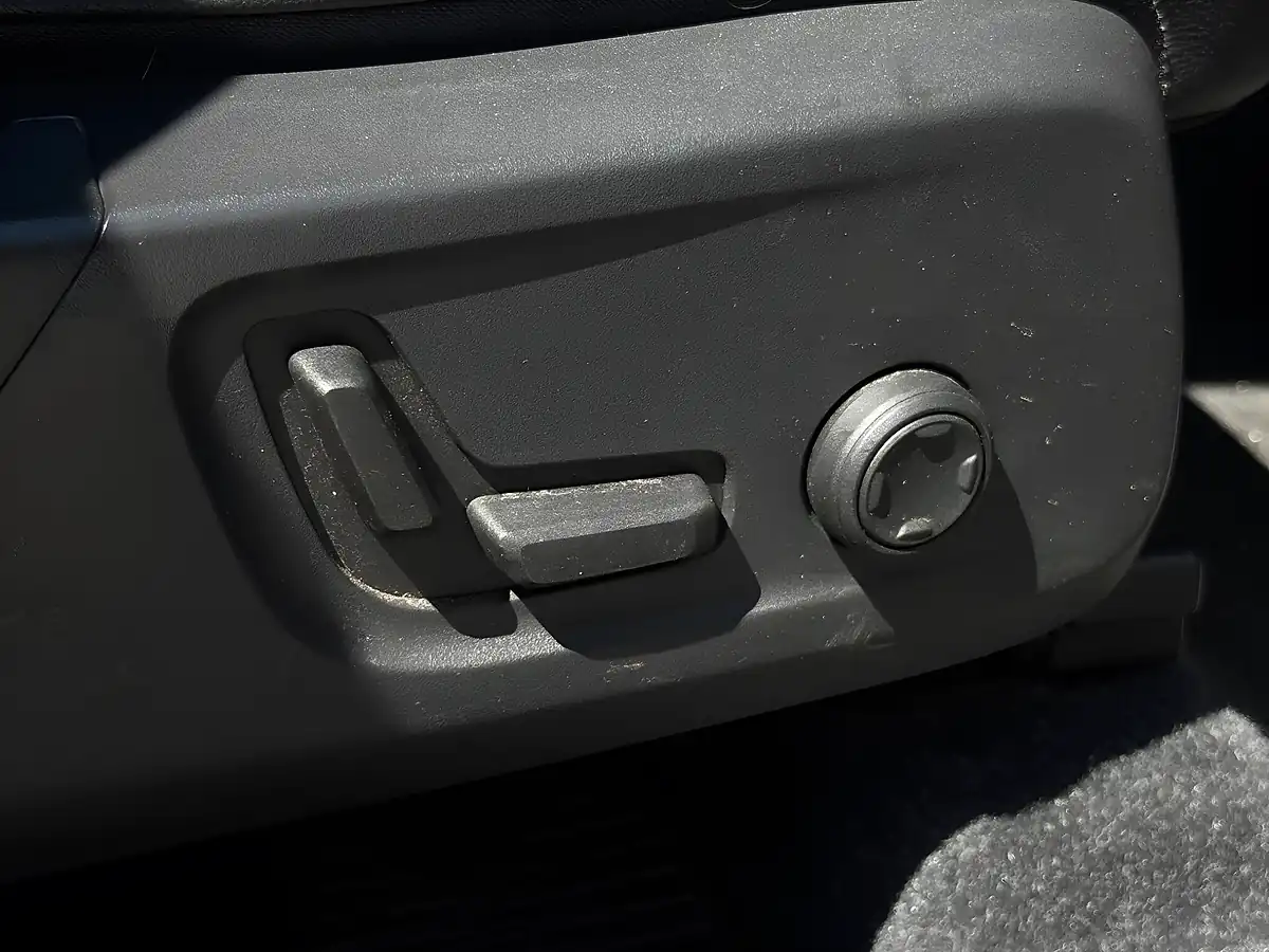 Used 2019 Volvo XC40 Inscription Black - Interior and Exterior details 16