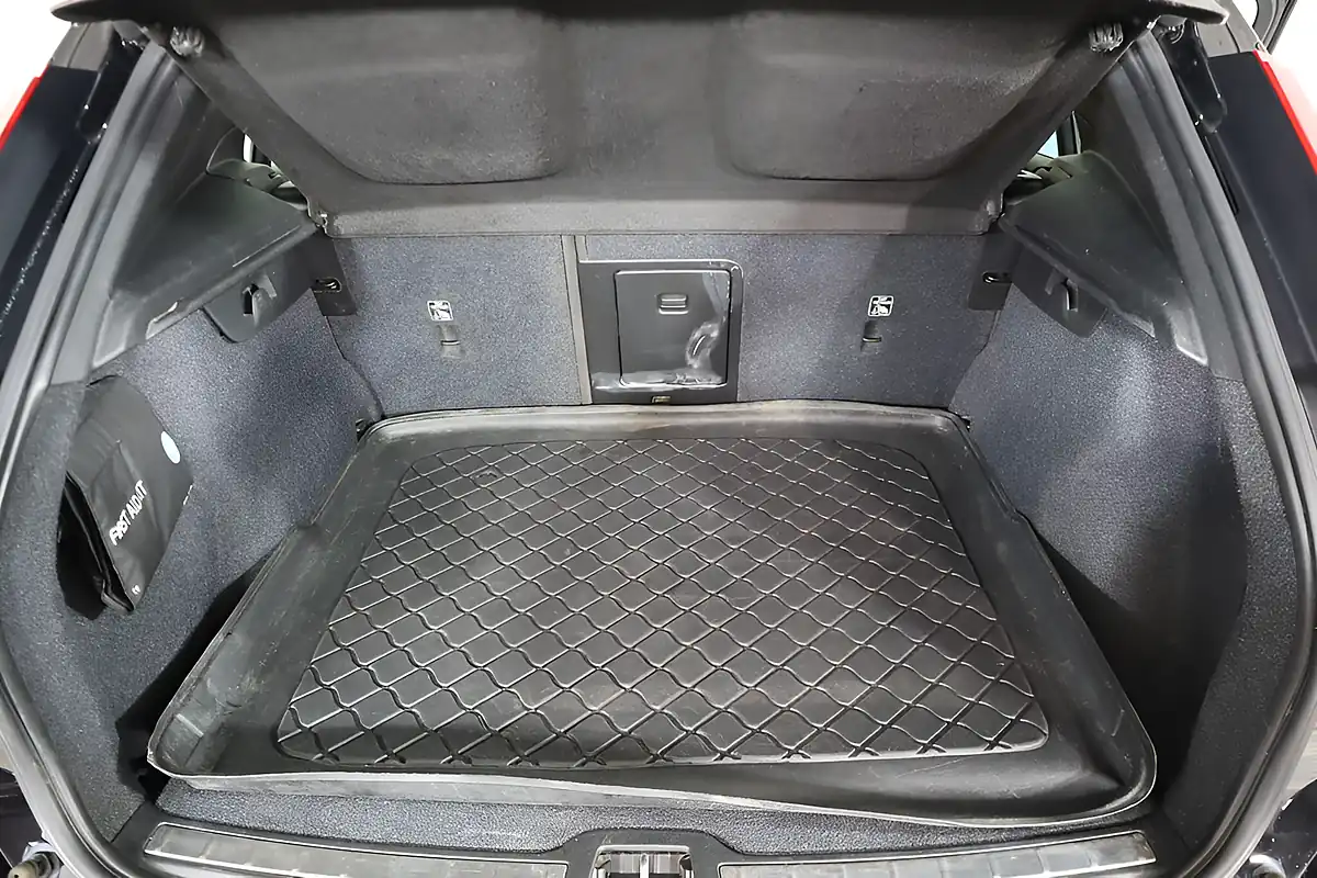 Used 2019 Volvo XC40 Inscription Black - Interior and Exterior details 9