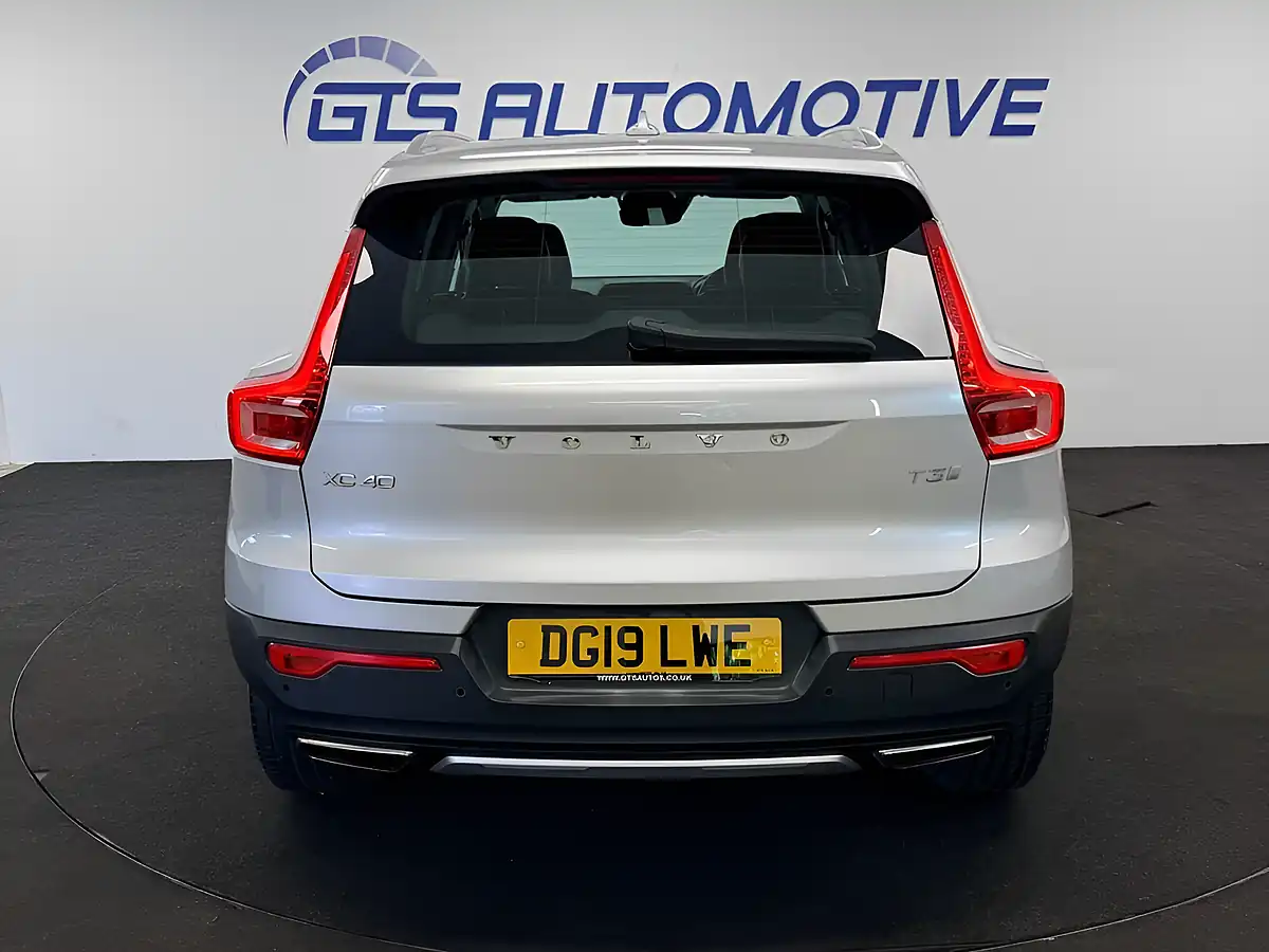 Used 2019 Volvo XC40 Inscription Bright Silver - Interior and Exterior details 10
