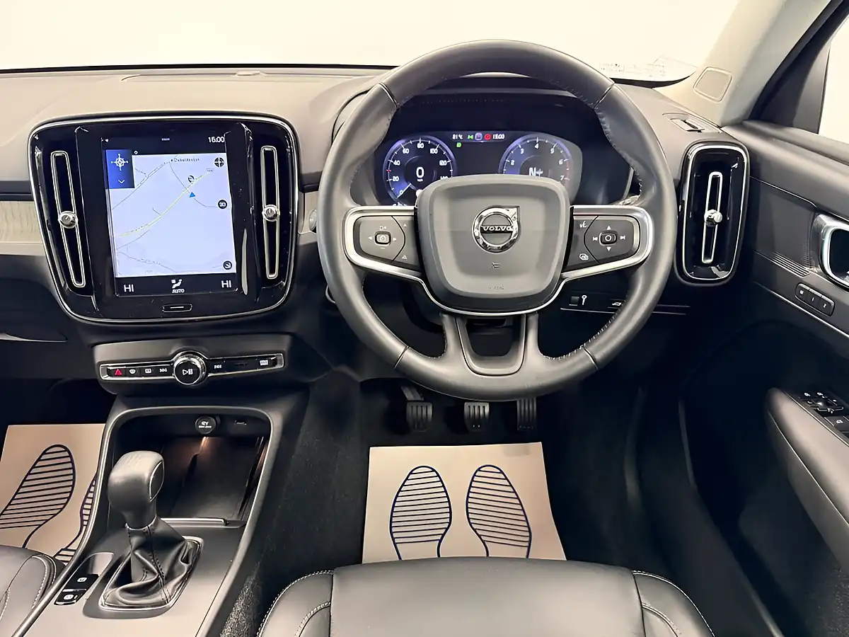 Used 2019 Volvo XC40 Inscription Bright Silver - Interior and Exterior details 11