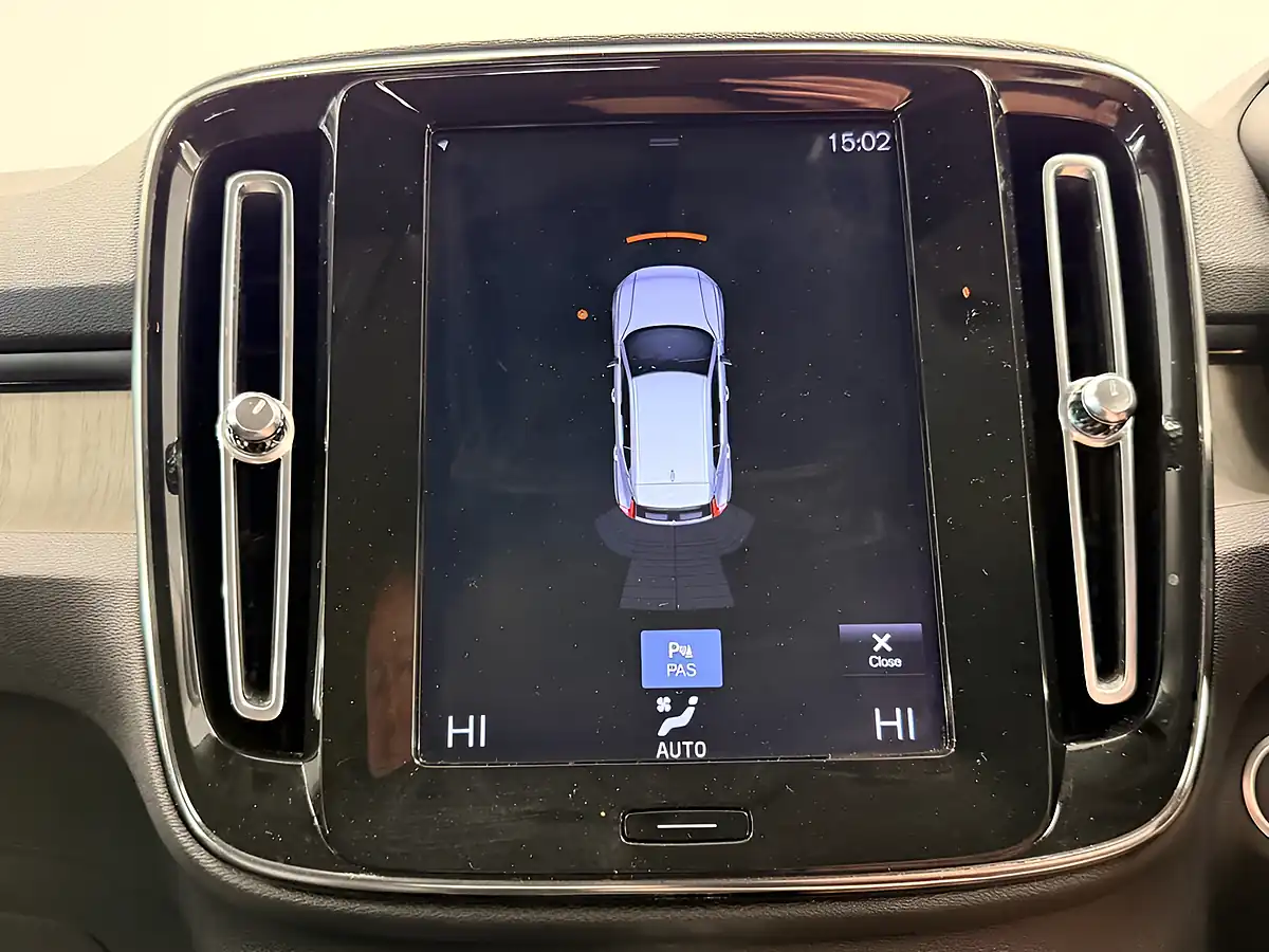 Used 2019 Volvo XC40 Inscription Bright Silver - Interior and Exterior details 14