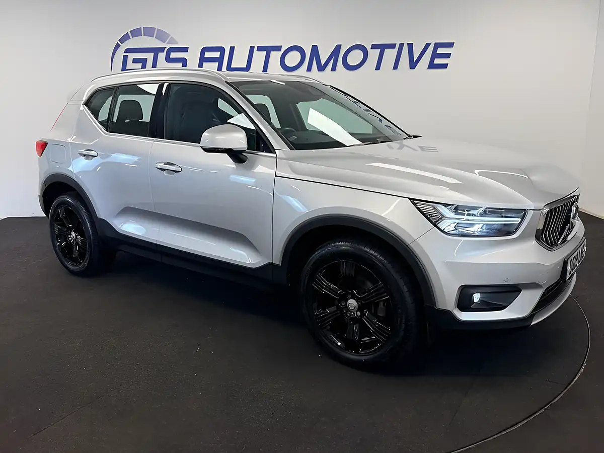 Used 2019 Volvo XC40 Inscription Bright Silver - Interior and Exterior details 16