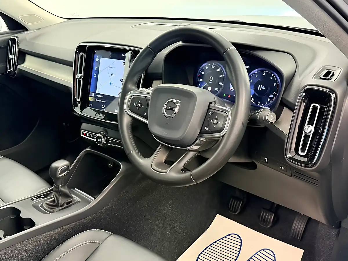 Used 2019 Volvo XC40 Inscription Bright Silver - Interior and Exterior details 18