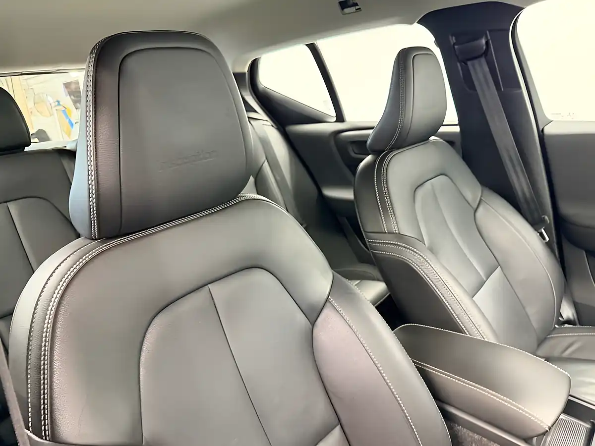Used 2019 Volvo XC40 Inscription Bright Silver - Interior and Exterior details 19