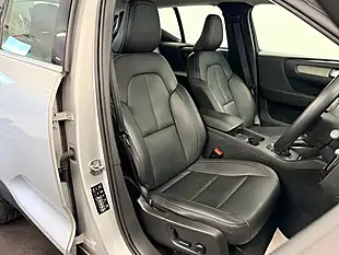 Used 2019 Volvo XC40 Inscription Bright Silver - Interior and Exterior details 3