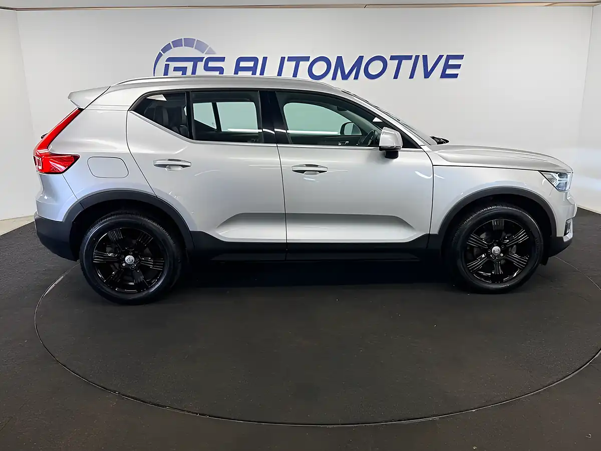 Used 2019 Volvo XC40 Inscription Bright Silver - Interior and Exterior details 6