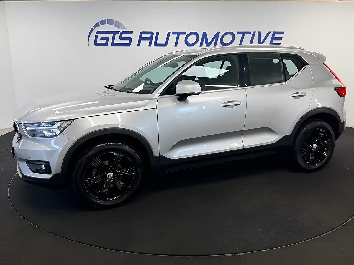Used 2019 Volvo XC40 Inscription Bright Silver - Interior and Exterior details 9