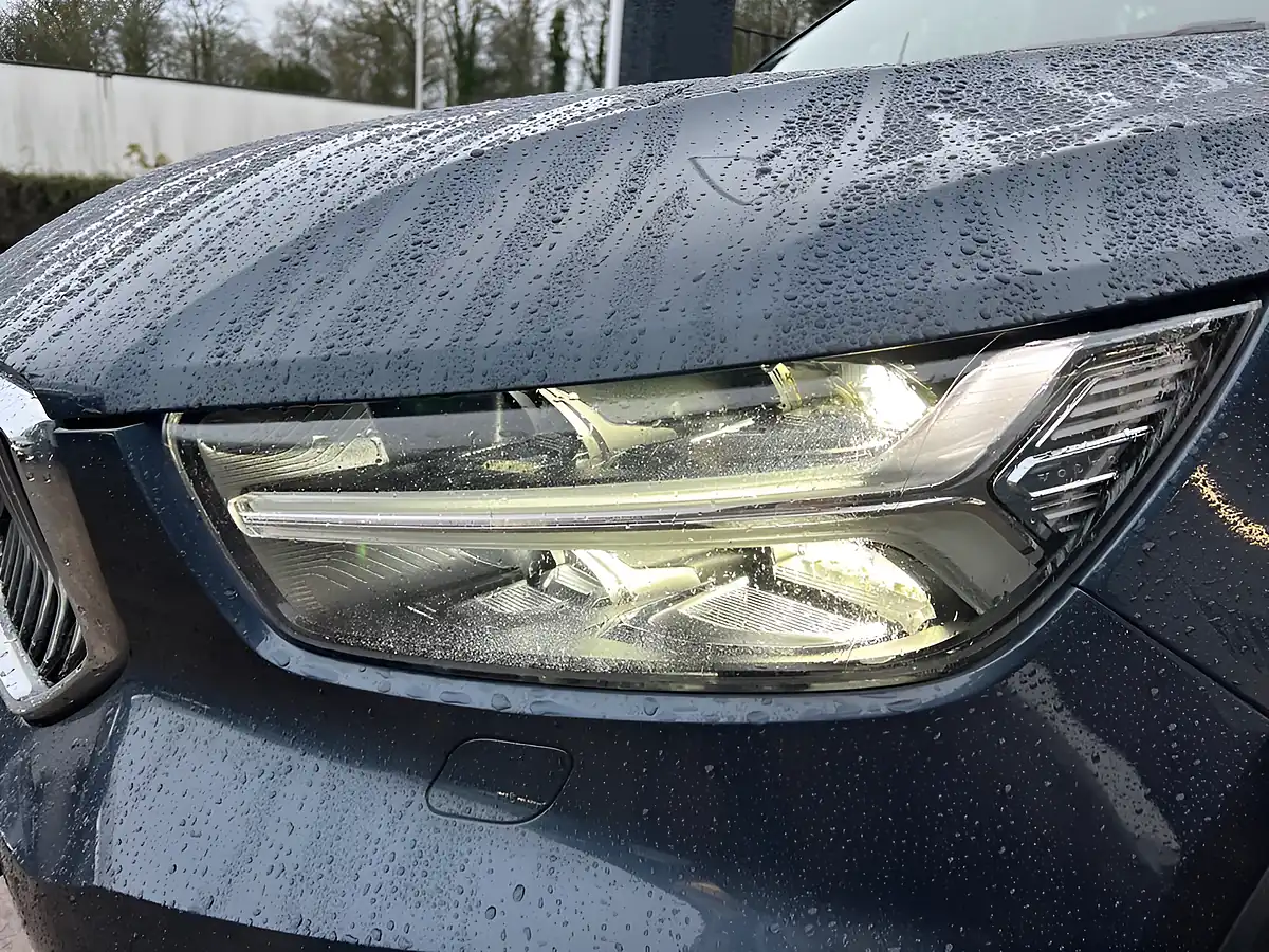 Used 2019 Volvo XC40 Inscription Denim Blue - Interior and Exterior details 9