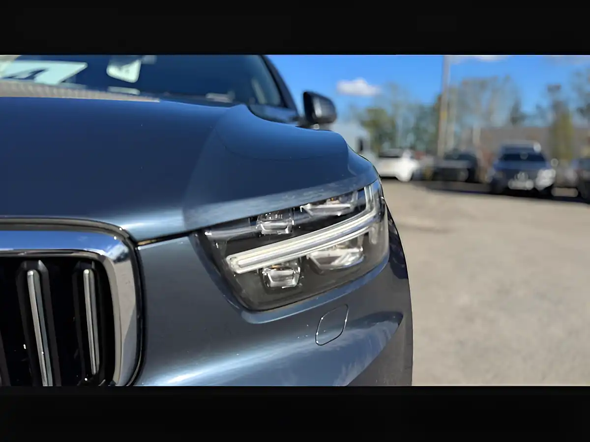 Used 2019 Volvo XC40 Inscription Denim Blue - Interior and Exterior details 10