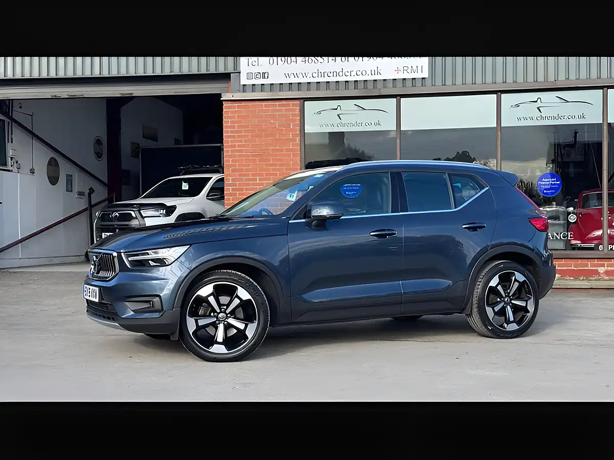Used 2019 Volvo XC40 Inscription Denim Blue - Interior and Exterior details 11