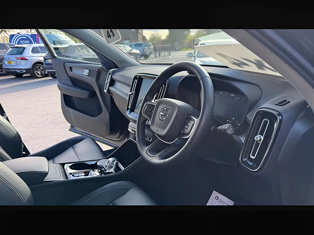 Used 2019 Volvo XC40 Inscription Denim Blue - Interior and Exterior details 14