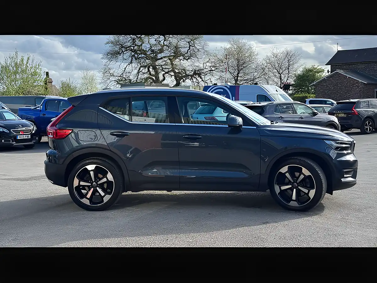 Used 2019 Volvo XC40 Inscription Denim Blue - Interior and Exterior details 15