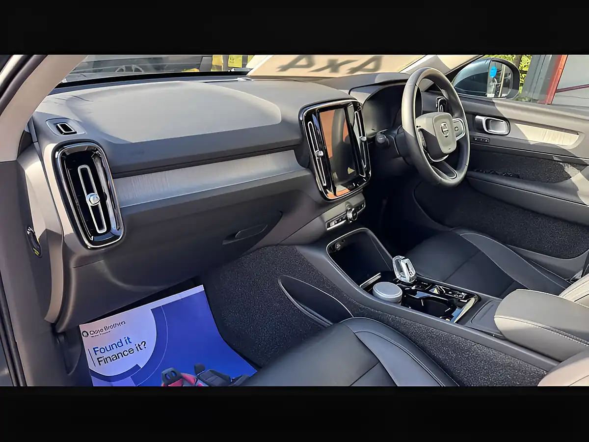 Used 2019 Volvo XC40 Inscription Denim Blue - Interior and Exterior details 18