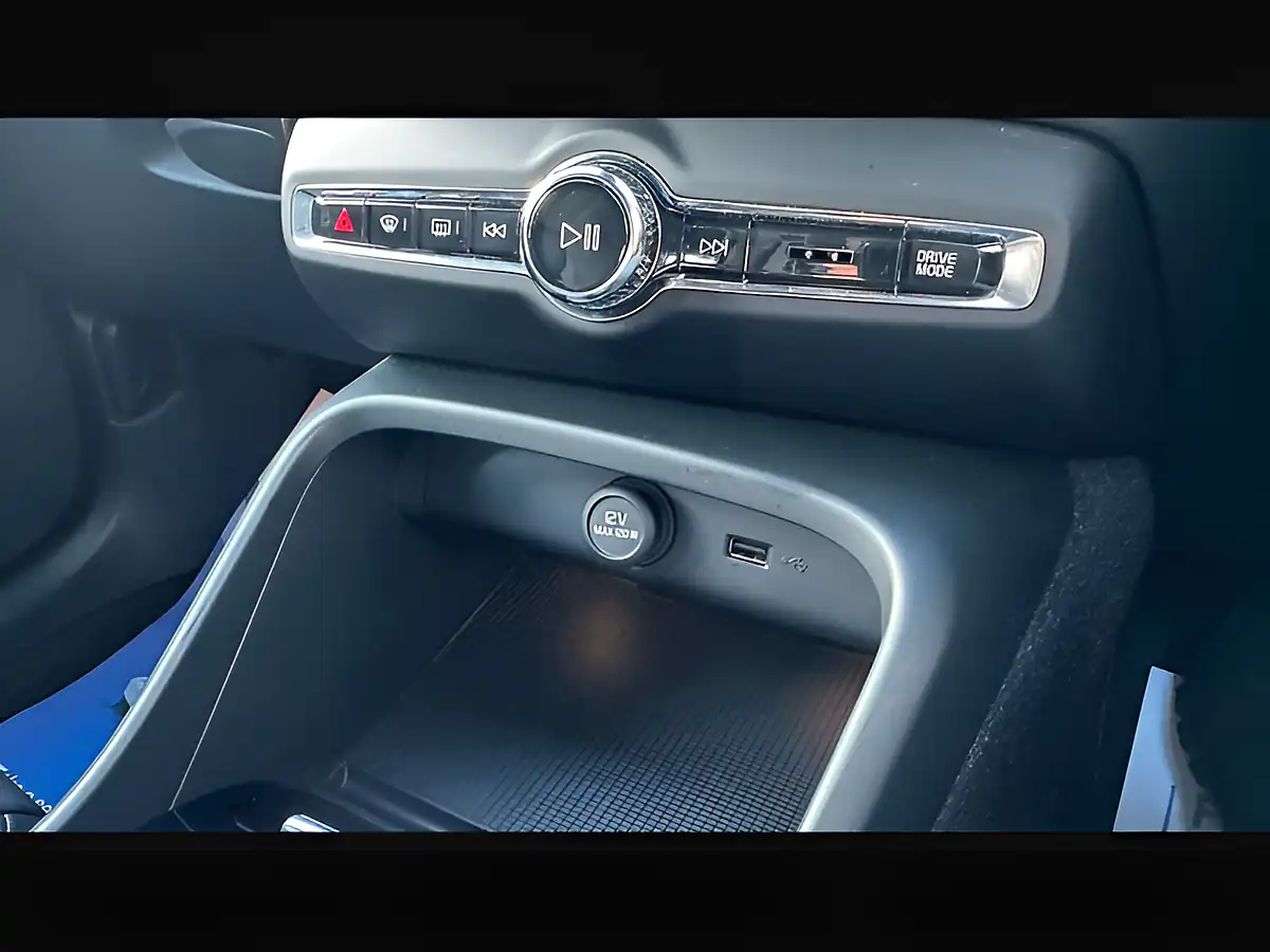Used 2019 Volvo XC40 Inscription Denim Blue - Interior and Exterior details 7