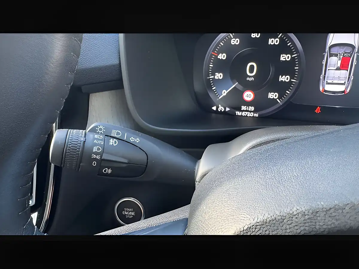 Used 2019 Volvo XC40 Inscription Denim Blue - Interior and Exterior details 8